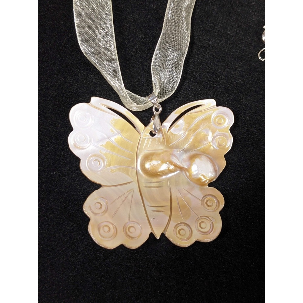 Pearlized Shell Butterfly Pendant Ribbon Necklace‎ Beige White 20" Boho